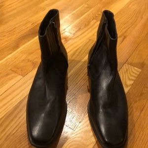 Cole Haan Men’s 10.5 leather Quarter Boot w zip